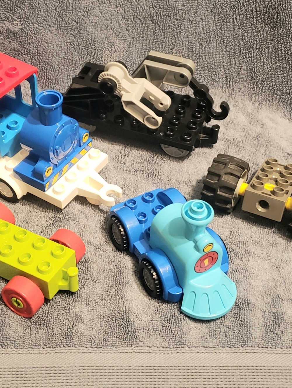 Lego Duplo Lot Of 5changeable  Cars Wheel Bases Pieces Constraction